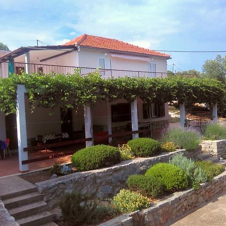 Apartments Sonija Gdinj Екстер'єр фото