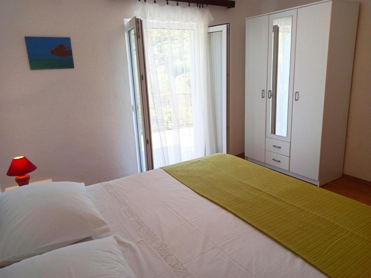 Apartments Sonija Gdinj Екстер'єр фото