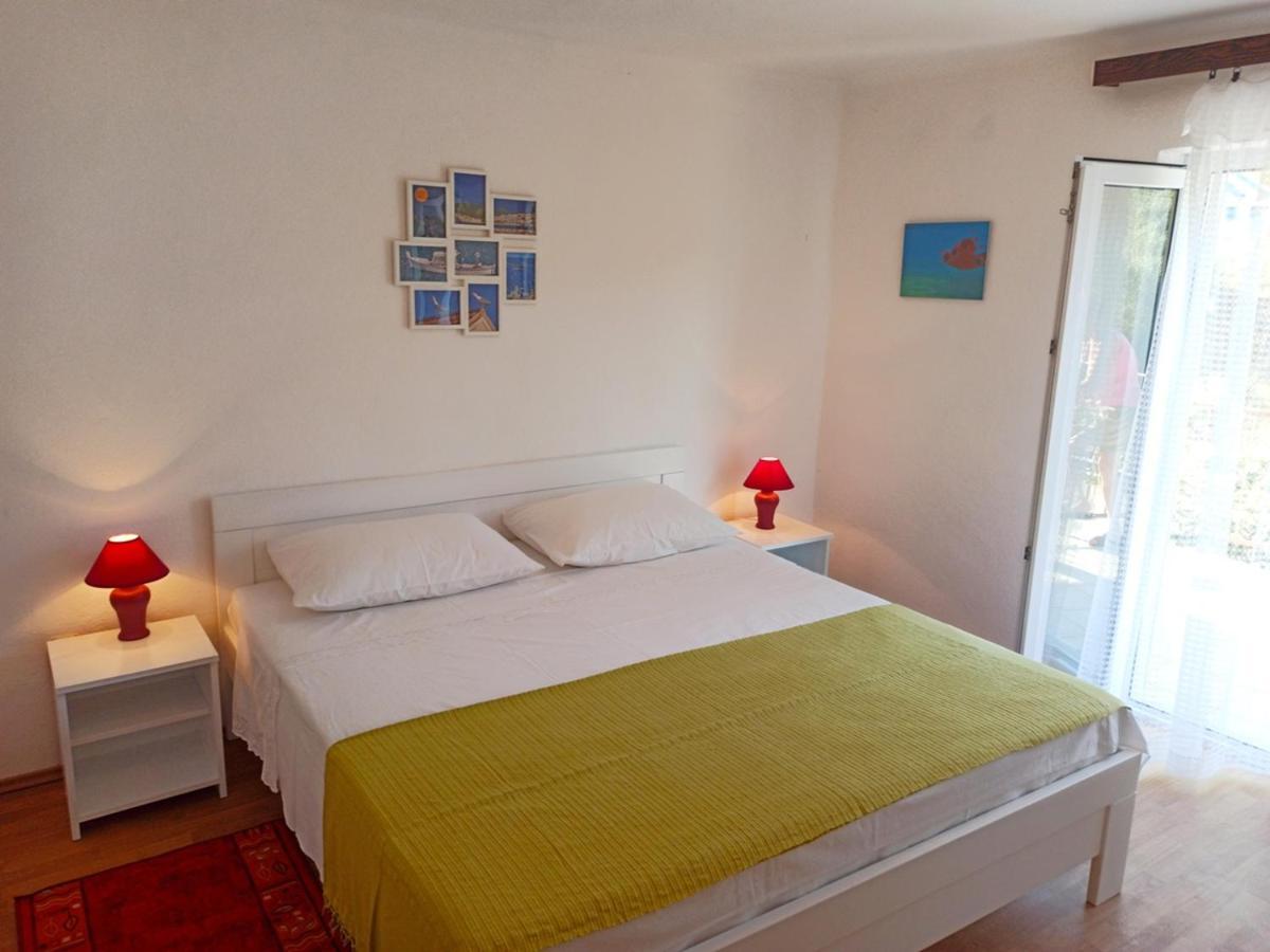 Apartments Sonija Gdinj Екстер'єр фото