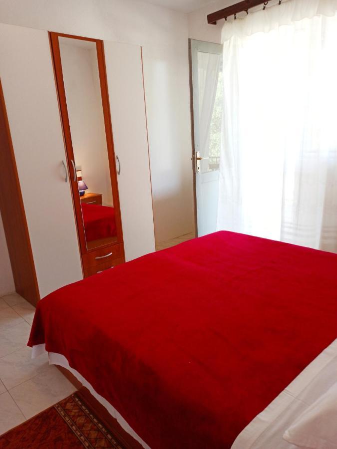 Apartments Sonija Gdinj Екстер'єр фото
