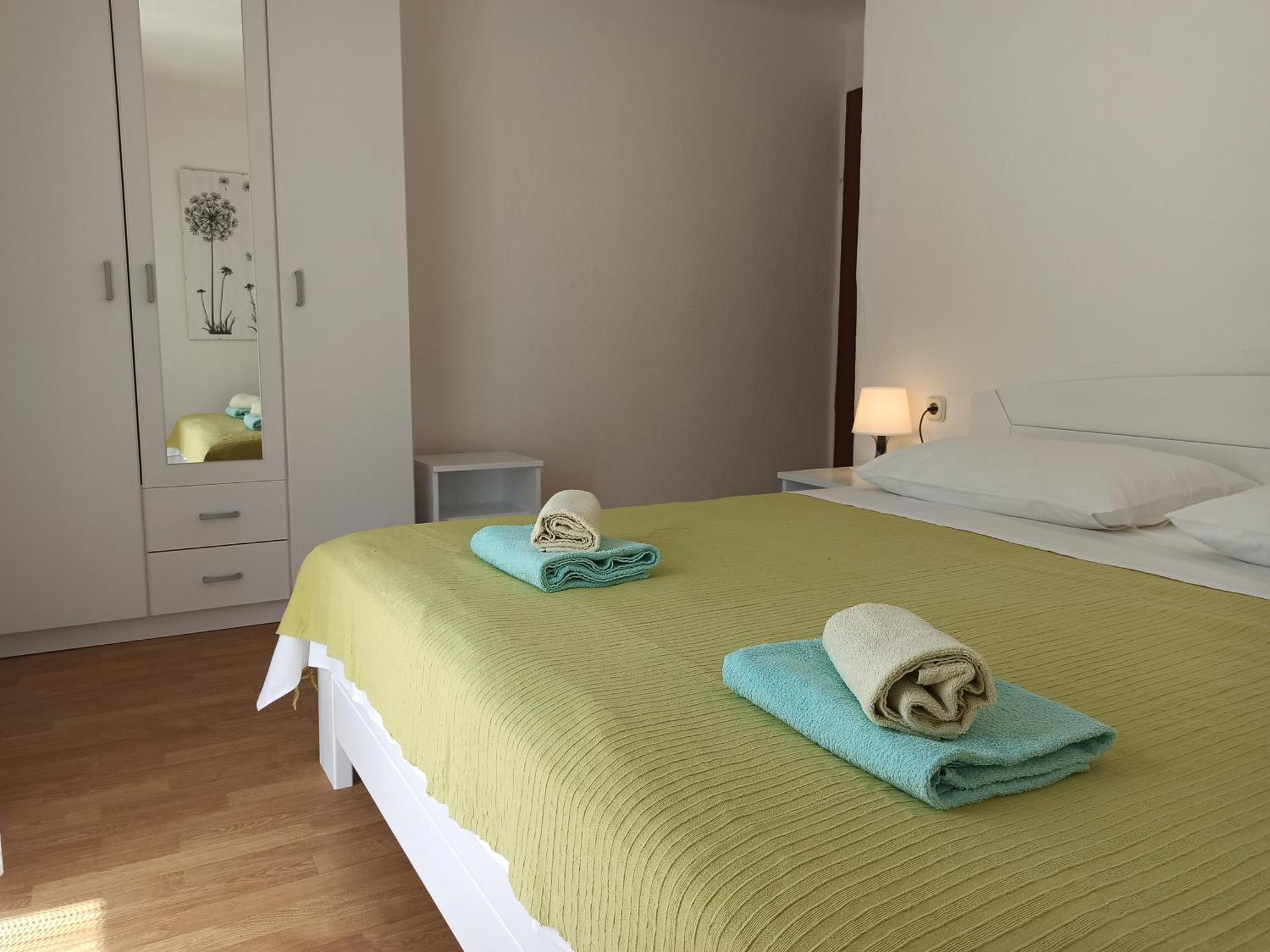 Apartments Sonija Gdinj Екстер'єр фото