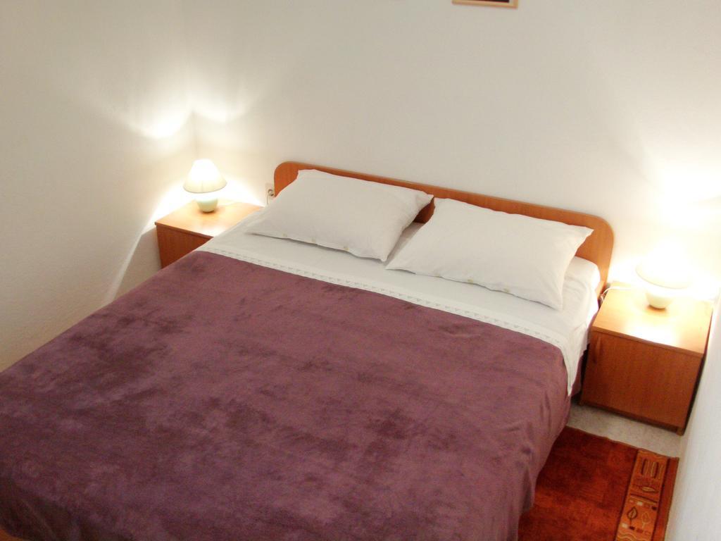 Apartments Sonija Gdinj Екстер'єр фото