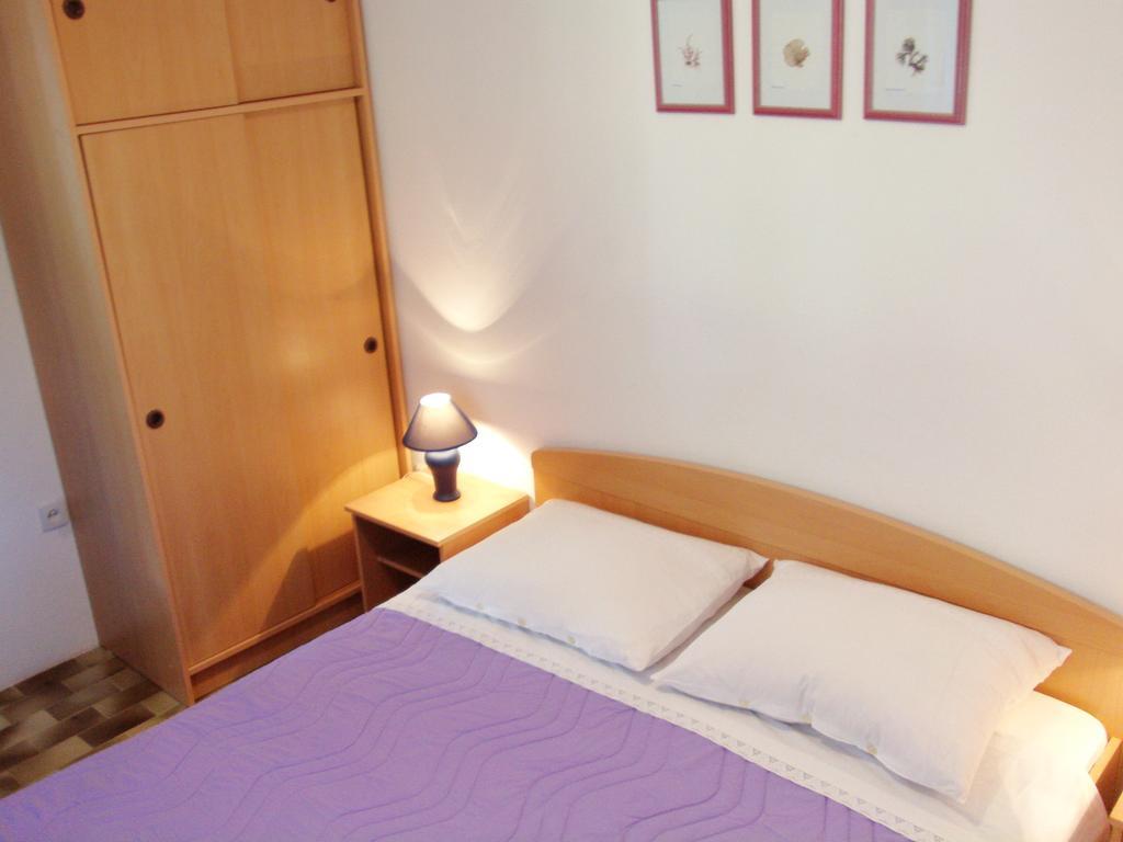 Apartments Sonija Gdinj Екстер'єр фото