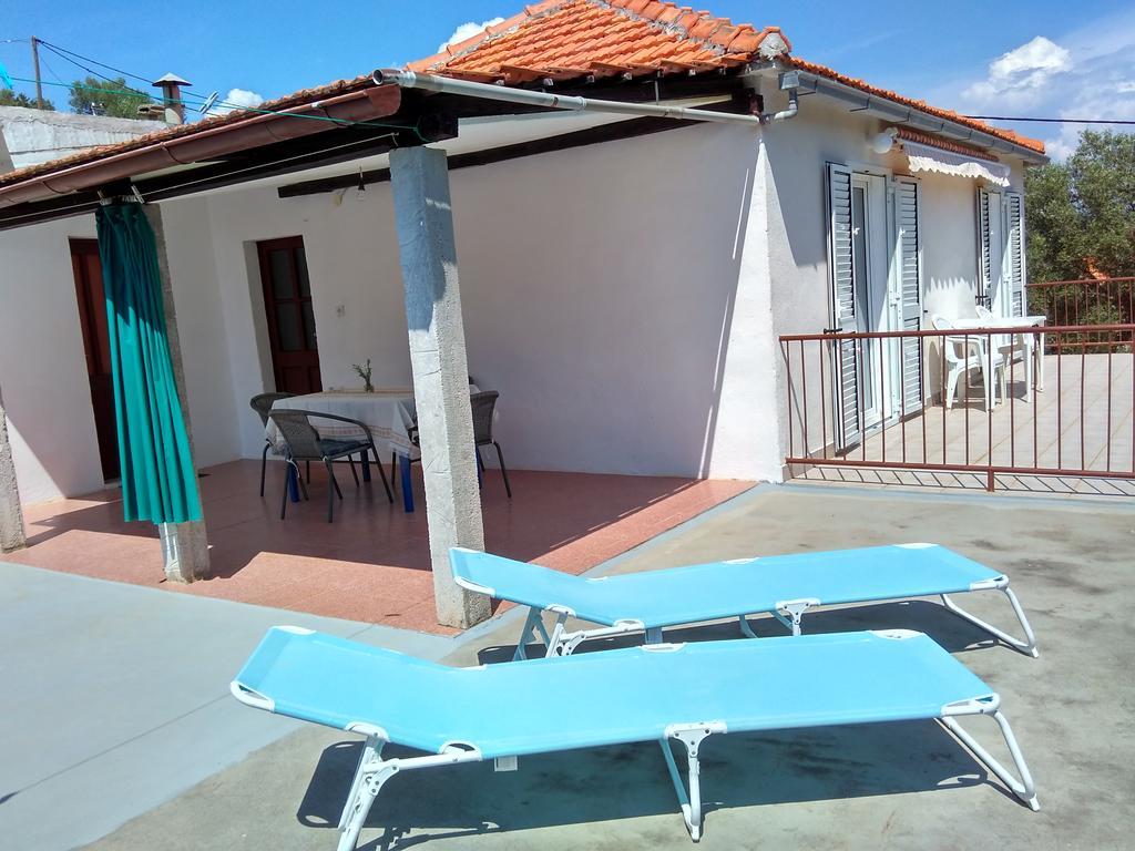 Apartments Sonija Gdinj Екстер'єр фото