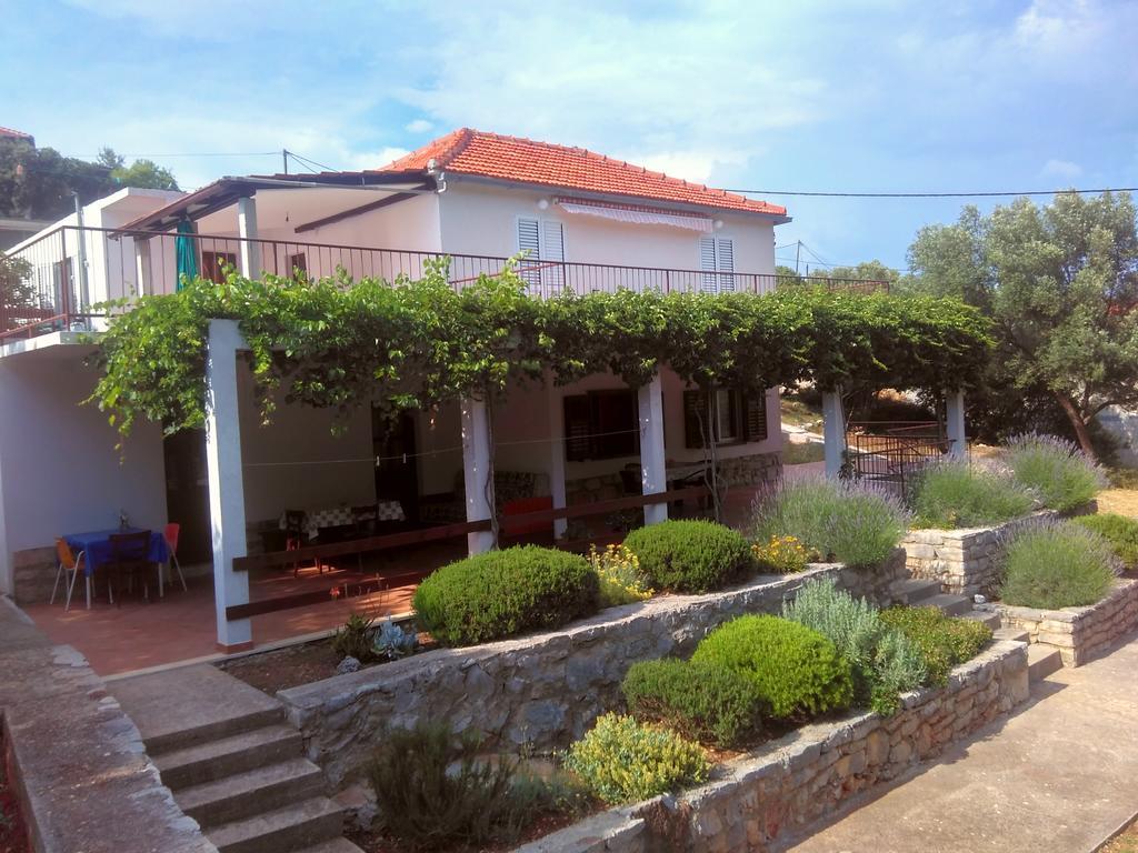 Apartments Sonija Gdinj Екстер'єр фото