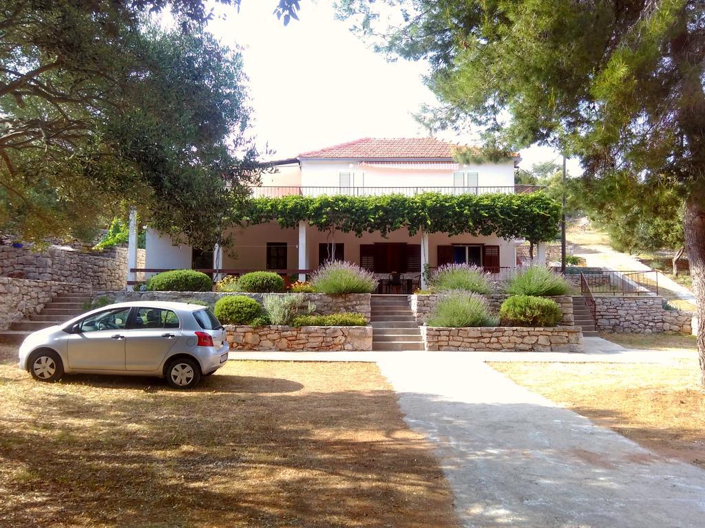 Apartments Sonija Gdinj Екстер'єр фото