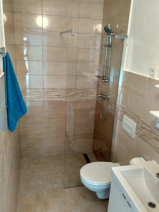 Apartments Sonija Gdinj Екстер'єр фото
